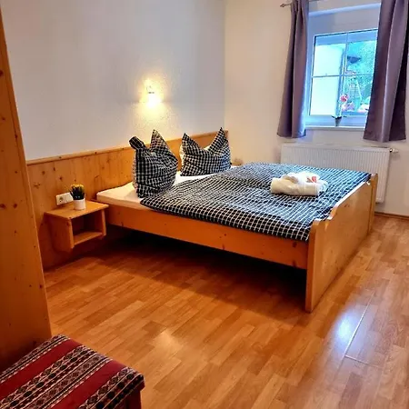 Waldheim צל אם צילר